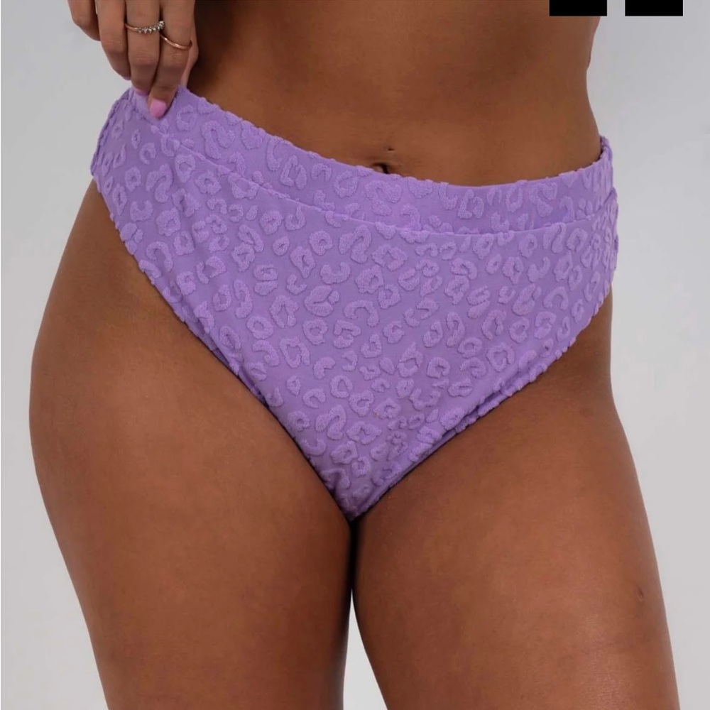 Blushing Brunette Summer Loving Purple Leopard Print NWT Womens Med Swim Bottom
